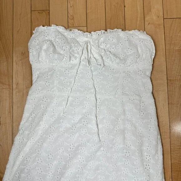 NWT AIYANA City Break Mini Dress White Eyelet Strapless Size Large - Picture 5 of 16